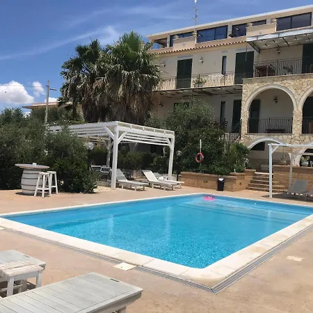 Ceni - Con Camere, Cucina, Wc E Terrazza Sul Mare In Con Piscina, Giardino E Parcheggio * Marinella di Selinunte