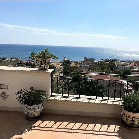 Ceni - Con Camere, Cucina, Wc E Terrazza Sul Mare In Con Piscina, Giardino E Parcheggio * Marinella di Selinunte