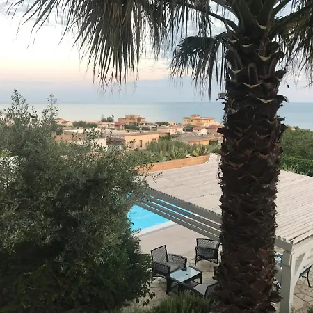 Ceni: Seaside With Pool And Garden *