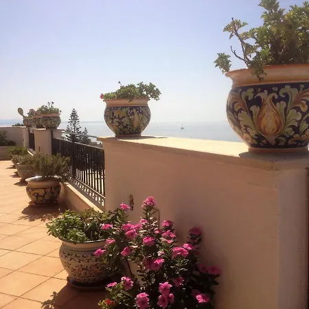 Ceni - Con Camere, Cucina, Wc E Terrazza Sul Mare In Con Piscina, Giardino E Parcheggio * Marinella di Selinunte