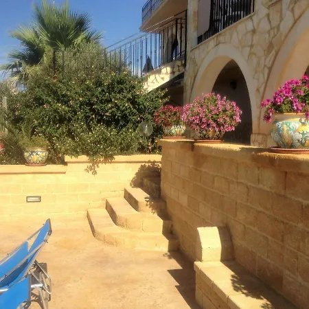 Ceni - Con Camere, Cucina, Wc E Terrazza Sul Mare In Con Piscina, Giardino E Parcheggio * Marinella di Selinunte