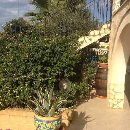 Ceni - Con Camere, Cucina, Wc E Terrazza Sul Mare In Con Piscina, Giardino E Parcheggio * Marinella di Selinunte