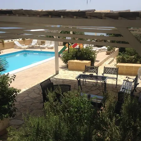 Ceni - Con Camere, Cucina, Wc E Terrazza Sul Mare In Con Piscina, Giardino E Parcheggio *