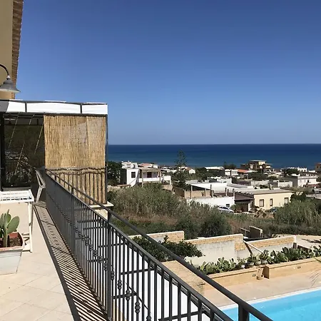 Ceni - Con Camere, Cucina, Wc E Terrazza Sul Mare In Con Piscina, Giardino E Parcheggio *