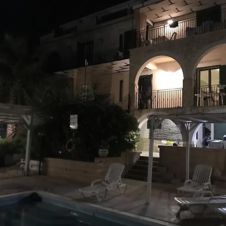 Ceni - Con Camere, Cucina, Wc E Terrazza Sul Mare In Con Piscina, Giardino E Parcheggio