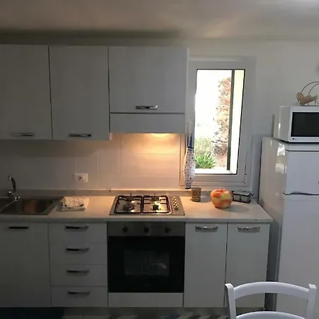 Ceni - Con Camere, Cucina, Wc E Terrazza Sul Mare In Con Piscina, Giardino E Parcheggio *