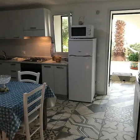 Ceni - Con Camere, Cucina, Wc E Terrazza Sul Mare In Con Piscina, Giardino E Parcheggio Casa de Férias