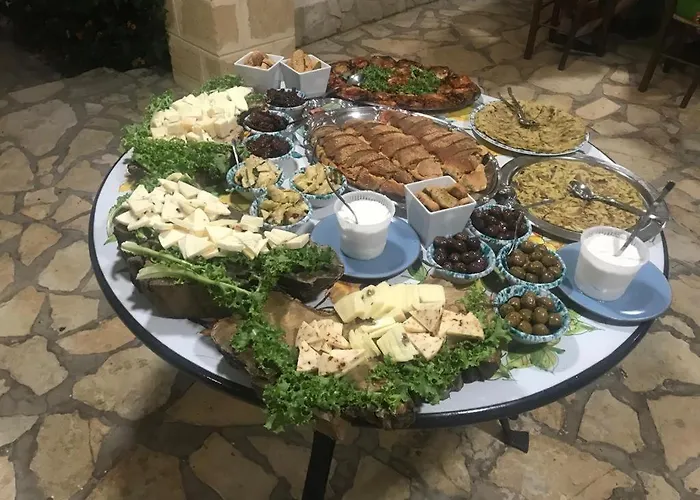 Casa vacanze Ceni - Con Camere, Cucina, Wc E Terrazza Sul Mare In Con Piscina, Giardino E Parcheggio