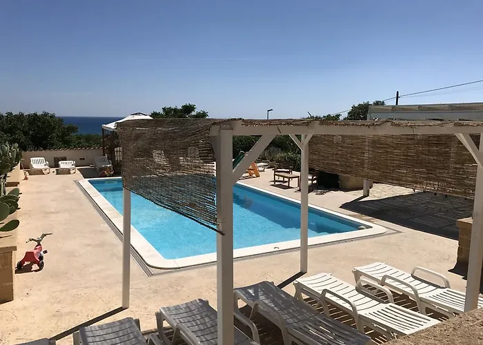 Casa vacanze Ceni - Con Camere, Cucina, Wc E Terrazza Sul Mare In Con Piscina, Giardino E Parcheggio *