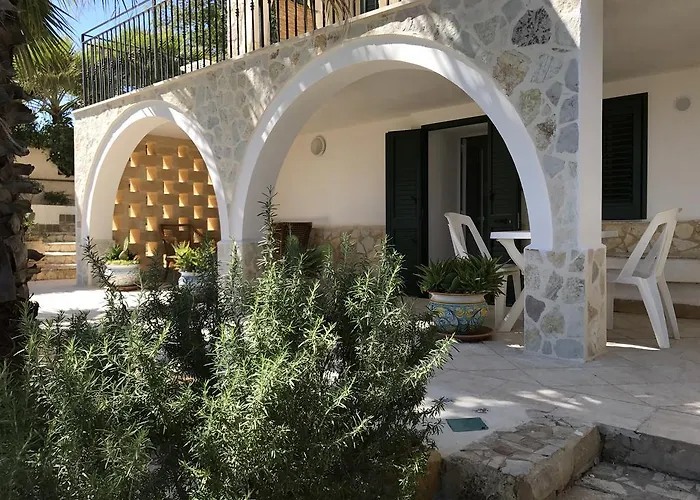 Ceni - Con Camere, Cucina, Wc E Terrazza Sul Mare In Con Piscina, Giardino E Parcheggio Casa vacanze *