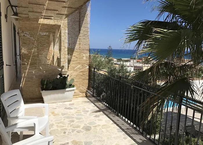 Ceni - Con Camere, Cucina, Wc E Terrazza Sul Mare In Con Piscina, Giardino E Parcheggio Casa vacanze Marinella di Selinunte