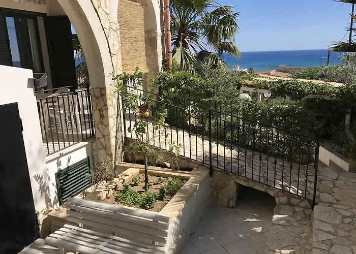 Ceni - Con Camere, Cucina, Wc E Terrazza Sul Mare In Con Piscina, Giardino E Parcheggio * Marinella di Selinunte