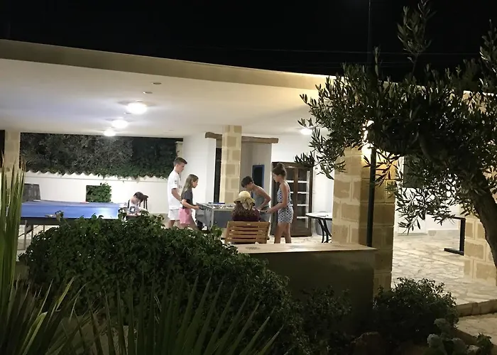 Ceni - Con Camere, Cucina, Wc E Terrazza Sul Mare In Con Piscina, Giardino E Parcheggio *