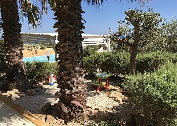 Casa vacanze Ceni - Con Camere, Cucina, Wc E Terrazza Sul Mare In Con Piscina, Giardino E Parcheggio Marinella di Selinunte