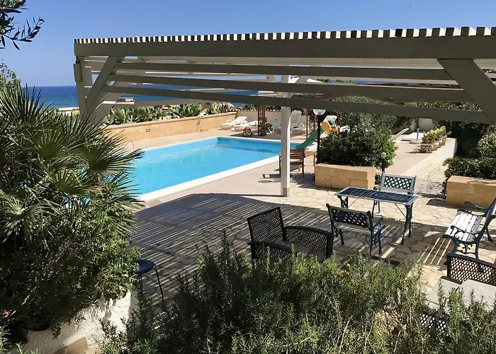 Casa vacanze Ceni - Con Camere, Cucina, Wc E Terrazza Sul Mare In Con Piscina, Giardino E Parcheggio Marinella di Selinunte