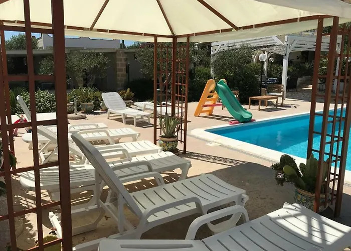Ceni - Con Camere, Cucina, Wc E Terrazza Sul Mare In Con Piscina, Giardino E Parcheggio * Marinella di Selinunte