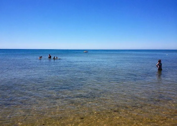 Casa vacanze Ceni - Con Camere, Cucina, Wc E Terrazza Sul Mare In Con Piscina, Giardino E Parcheggio *
