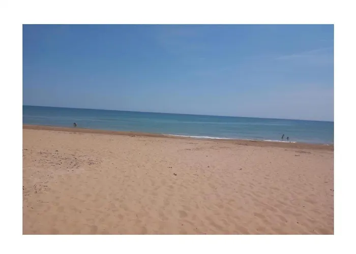 Casa vacanze Ceni - Con Camere, Cucina, Wc E Terrazza Sul Mare In Con Piscina, Giardino E Parcheggio