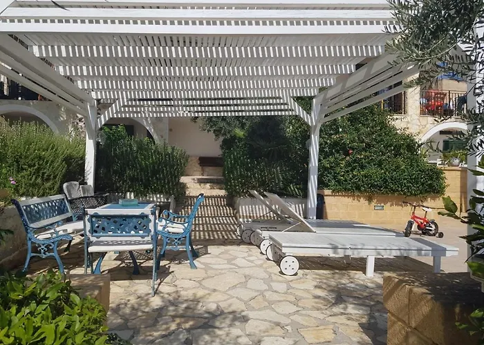 Casa vacanze Ceni - Con Camere, Cucina, Wc E Terrazza Sul Mare In Con Piscina, Giardino E Parcheggio *