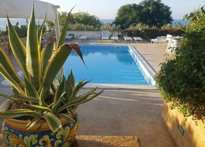 Ceni - Con Camere, Cucina, Wc E Terrazza Sul Mare In Con Piscina, Giardino E Parcheggio Casa vacanze *